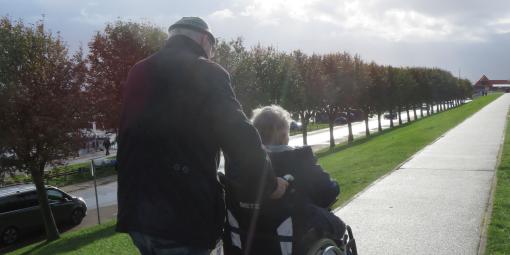 Frau K. und ihr Mann auf dem Deich